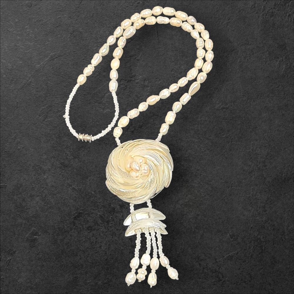 Vintage Baroque Pearl‎ & Mother Of Pearl Rosette Pendant Necklace